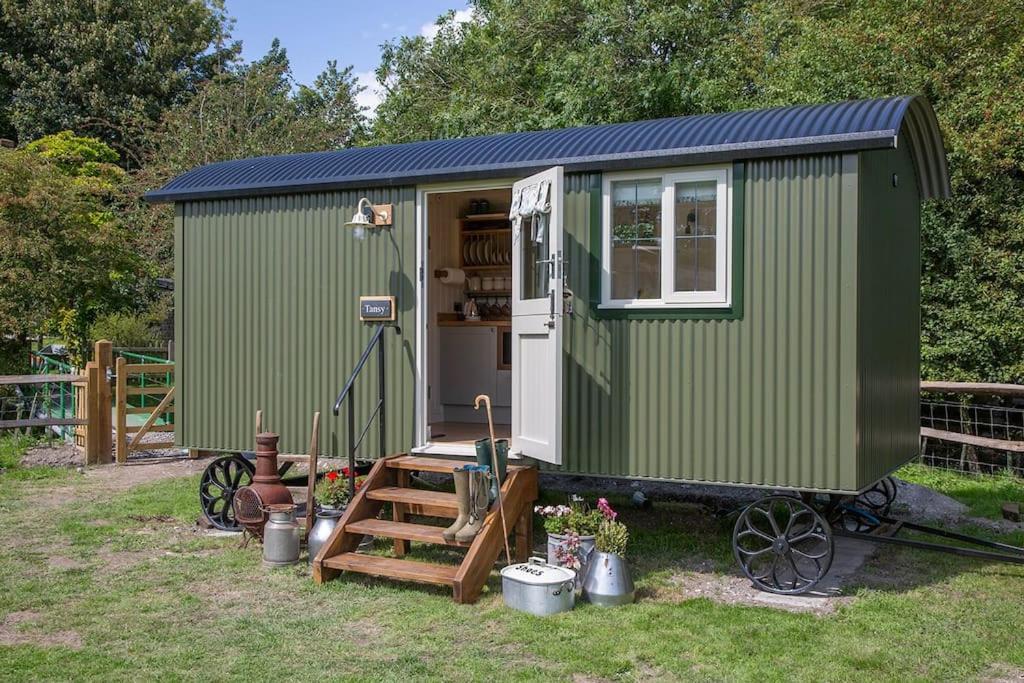 Shepherds Huts Tansy & Ethel In Rural Sussex 아룬델 외부 사진